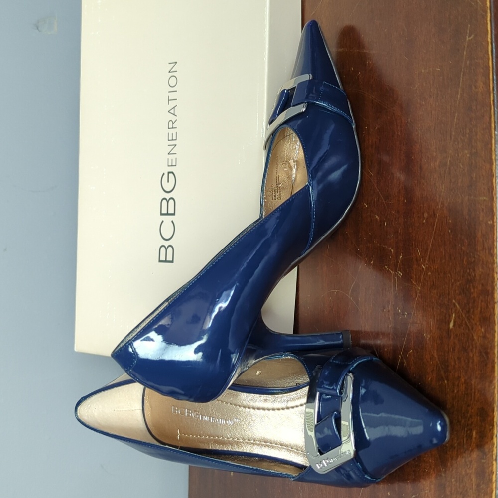 BCBG patent leather Storm Sky blue heels 6M